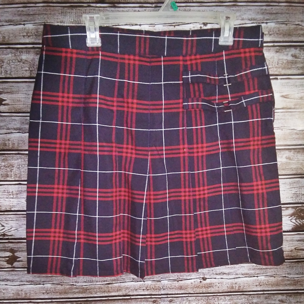 FRENCH ROAST BRAND BLACK AND RED PLAID SKIRT.